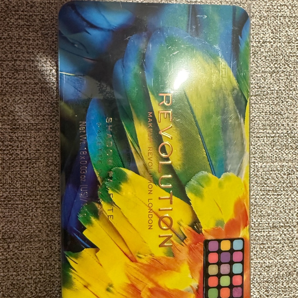 Brand new-Revolution Forever Flawless Birds of  Paradise Eyeshadow Palette